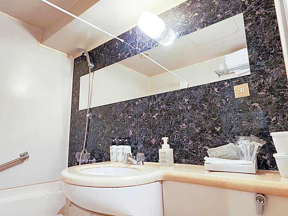 Hotel Livemax Yokohama Tsurumi