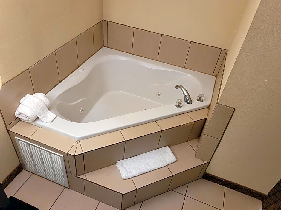Home Inn & Suites