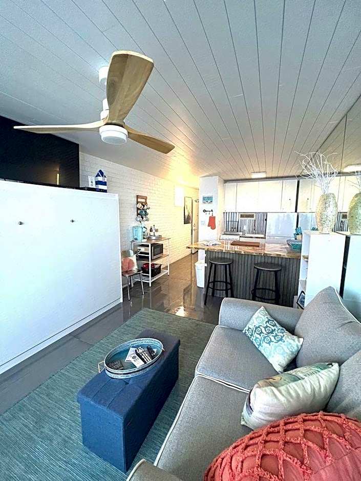 Ocean Breeze - Ocean Front at Symphony Beach Club!