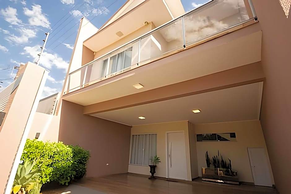 Sobrado com 1 suite 2 quarto ar 1km Shopping JL