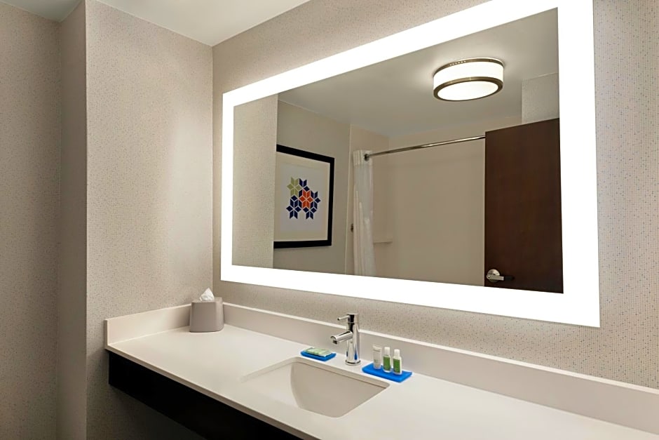 Holiday Inn Express Hotel & Suites Shawnee I-40, an IHG Hotel