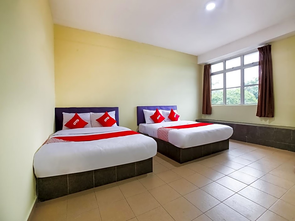 OYO 89585 Hotel Happy Inn