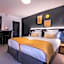 Best Western Plus Suitcase Paris La Defense