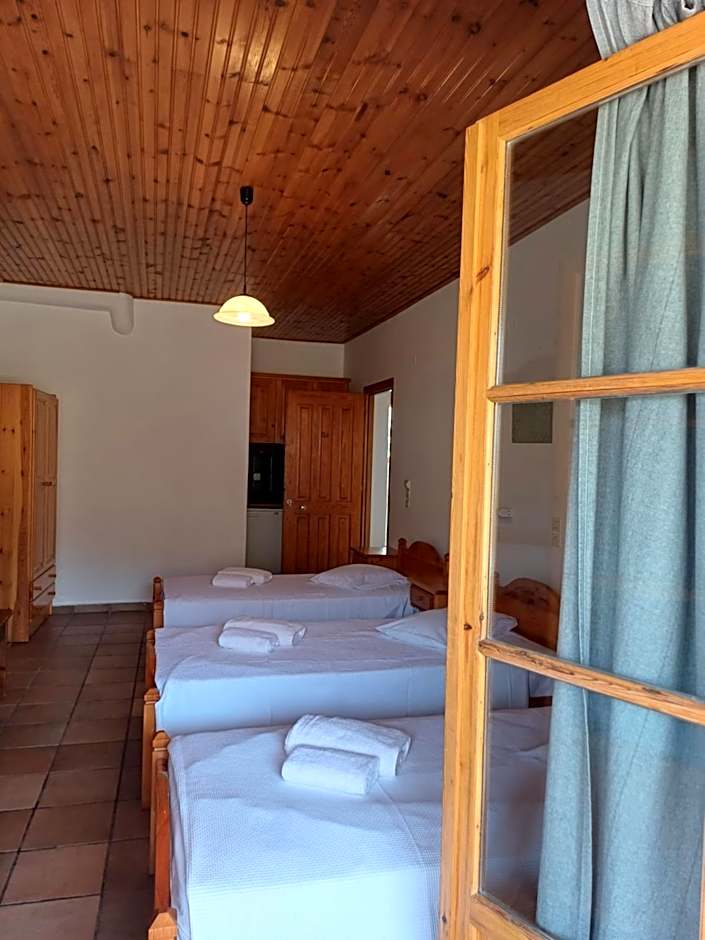 Siroco's Rooms And Studios