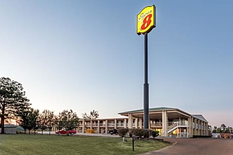 Super 8 by Wyndham Brookhaven