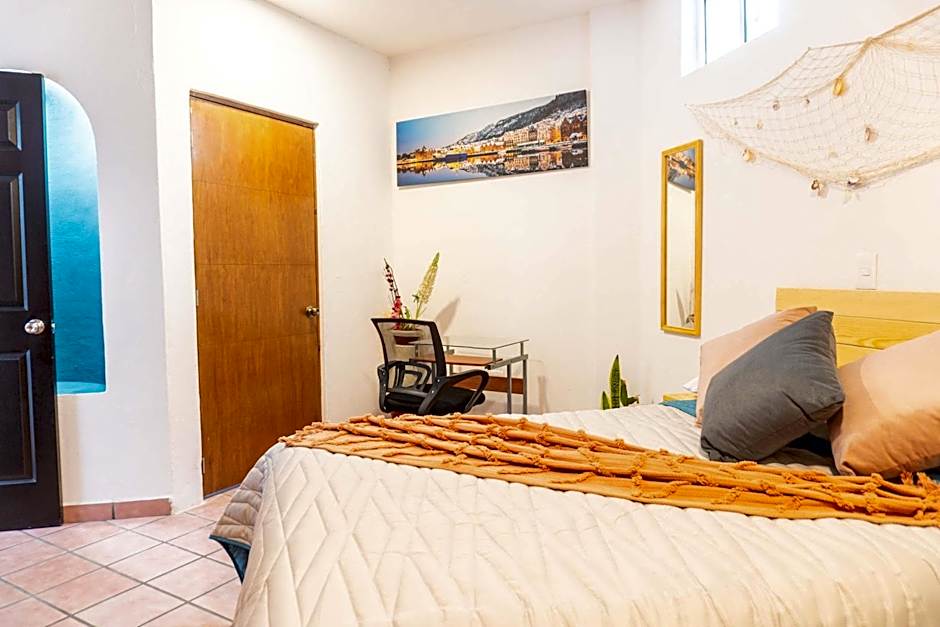 Spacious Room with Ensuite and Work Desk