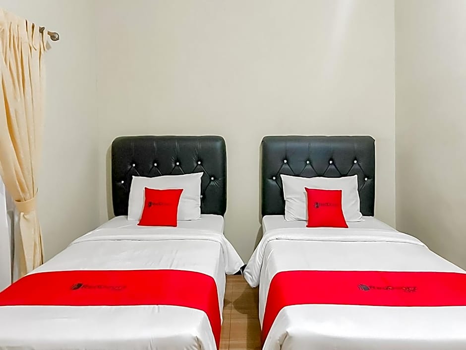 RedDoorz Syariah at Bumi Eyang Enin Homestay Tasikmalaya