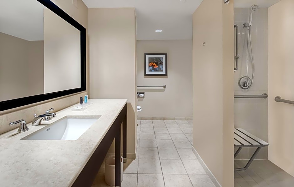 Crowne Plaza Cleveland at Playhouse Square by IHG