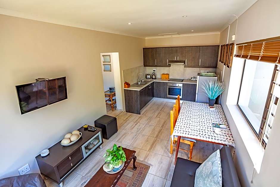 Modern Cozy Apartment Near Beach- 1 Bedroom