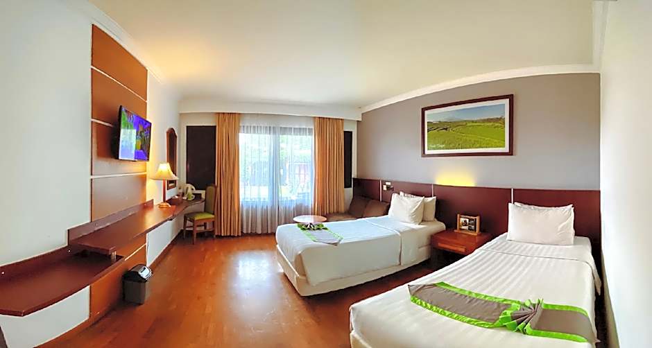 Grand Whiz Hotel Trawas