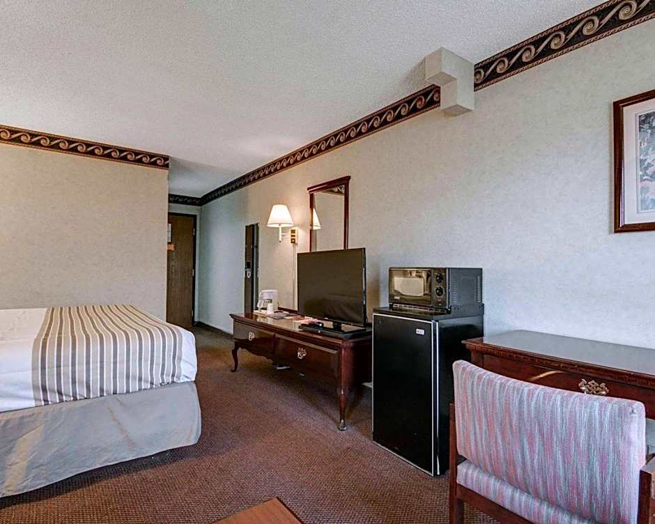 Econo Lodge Inn & Suites El Paso