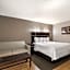Red Roof PLUS+ & Suites Knoxville West-Cedar Bluff