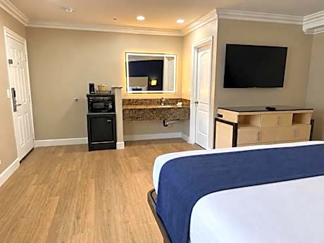Deluxe King Room