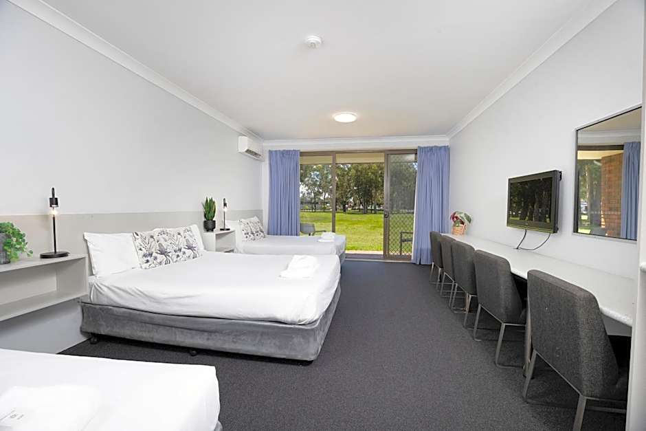 Island Palms Motor Inn