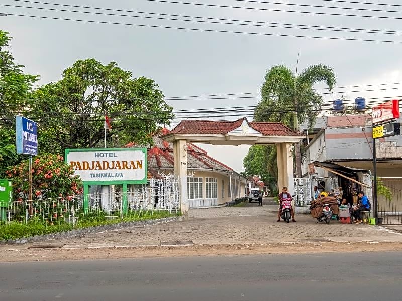 SPOT ON 2341 Hotel Padjajaran 2