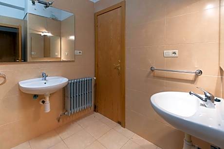 Single Room with Shared Bathroom