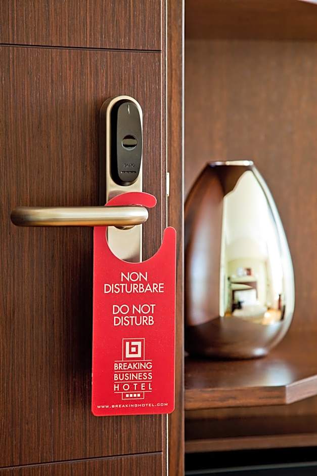 Breaking Business Hotel