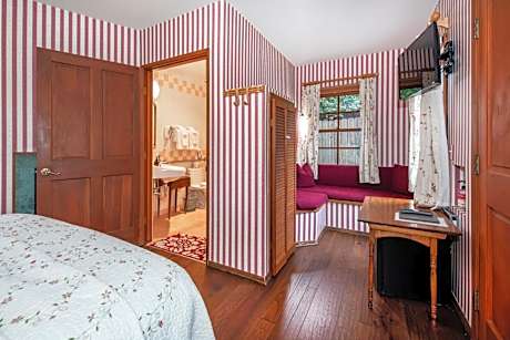 Jacaranda room