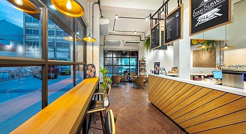 Siam Subway Hostel and Cafe