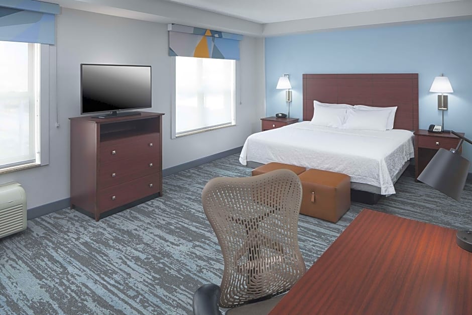 Photo 1 of 1 of Ballpark 1 King Bed, View