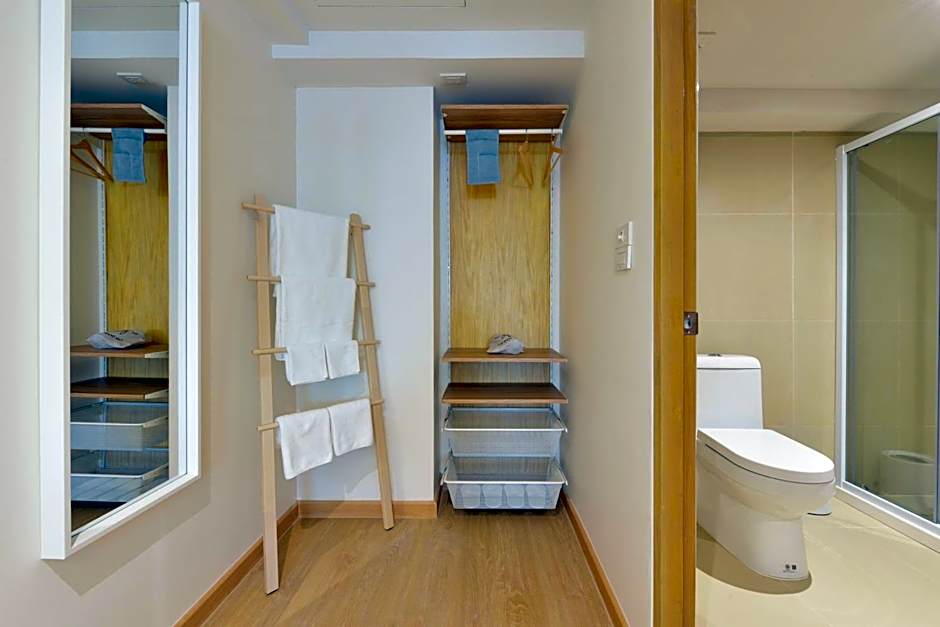 Ratchathewi Hyde Away