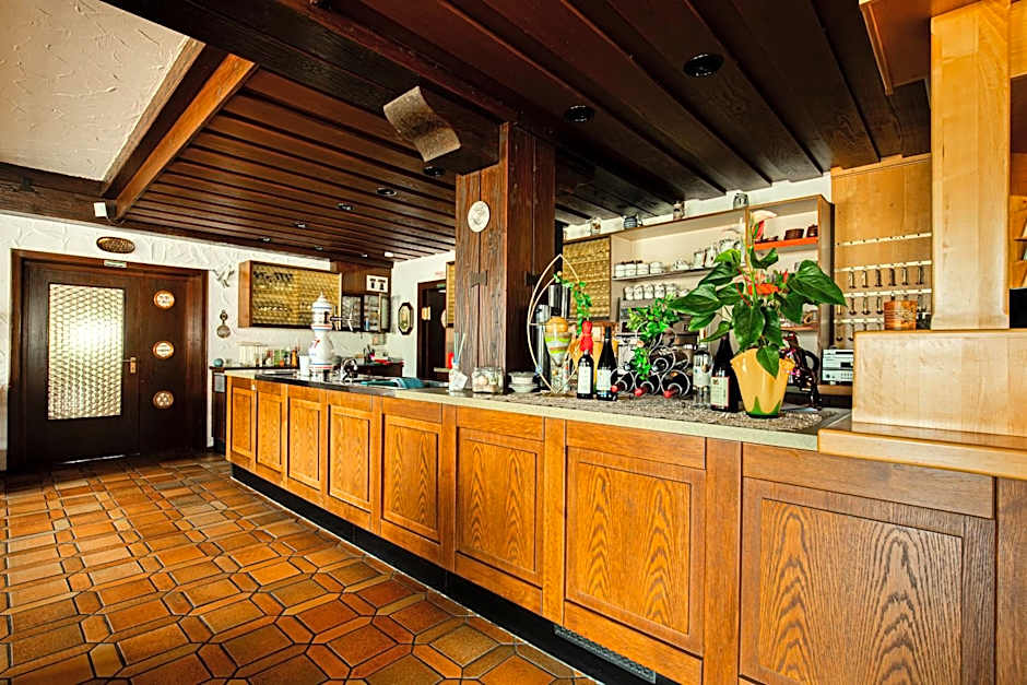 Auerhahn Bed and Breakfast - Black Forest - Waldhotel