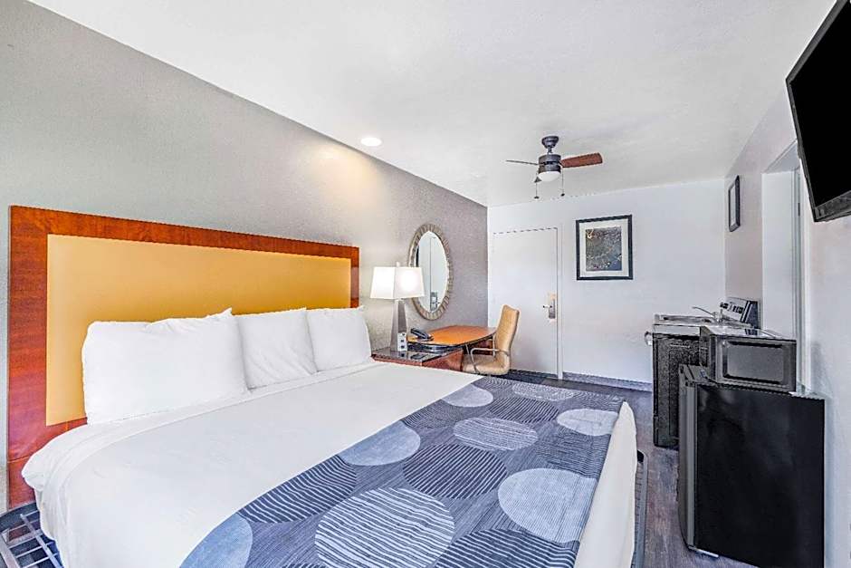 Oceanside Inn & Suites, a Days Inn by Wyndham