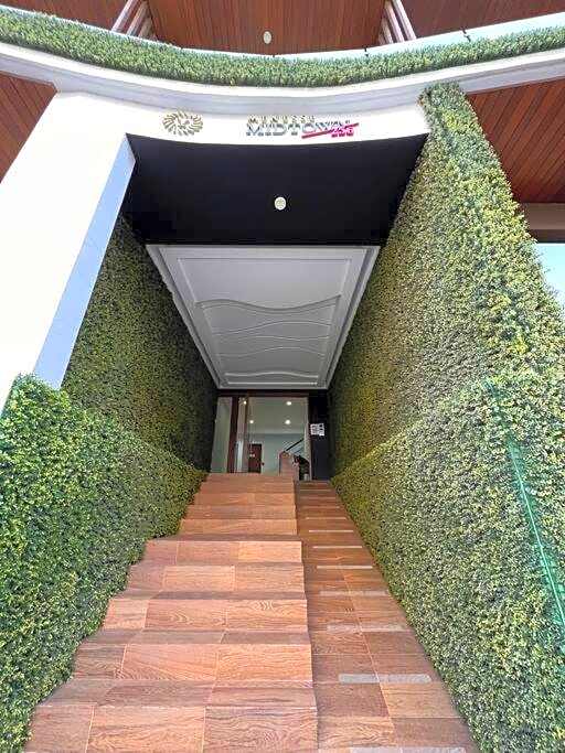 406 Cozy Studio Walking distance to 5th Av