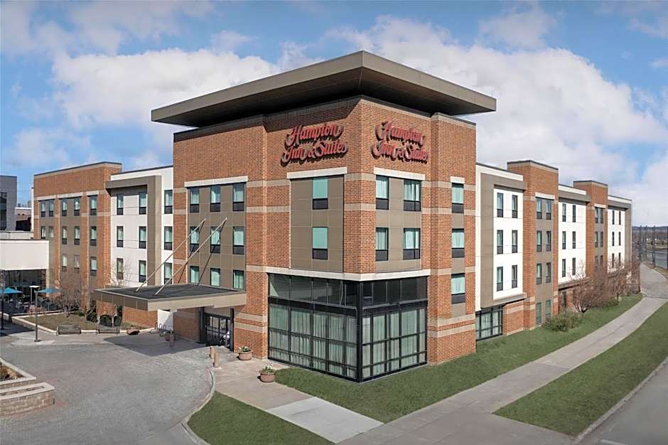 Hampton Inn By Hilton And Suites Omaha Downtown