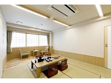Japanese-Style Quadruple Room