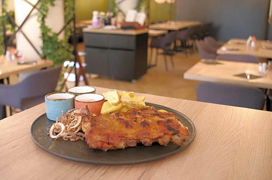 Lipa, Hotel & Bistro