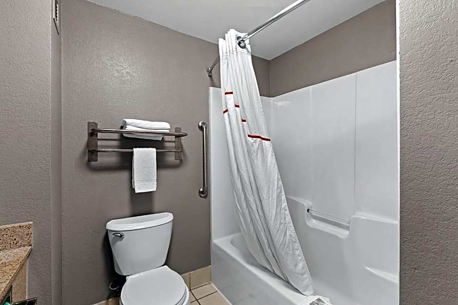 Red Roof Inn & Suites Newnan