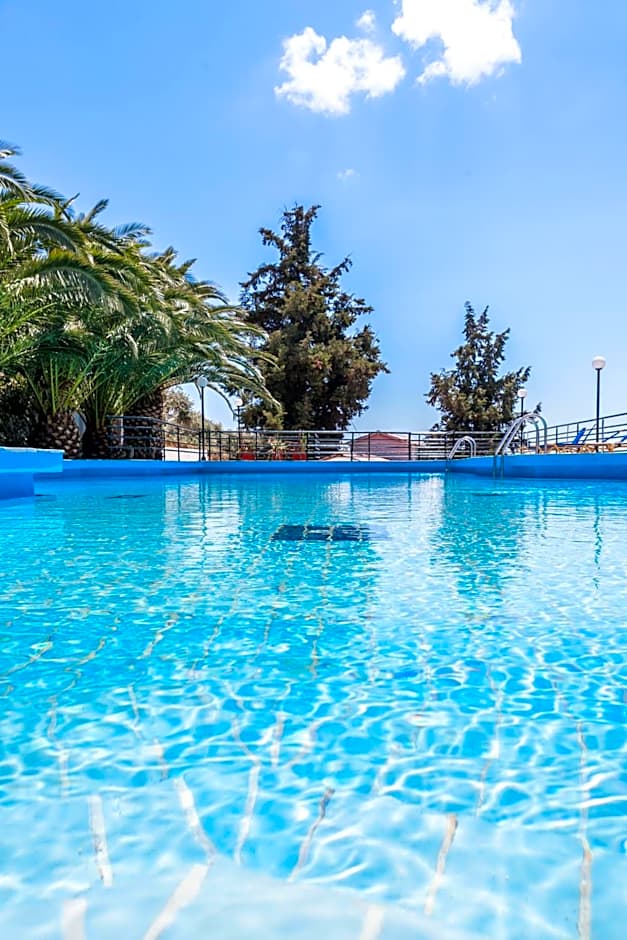 Stafylos Suites & Boutique hotel