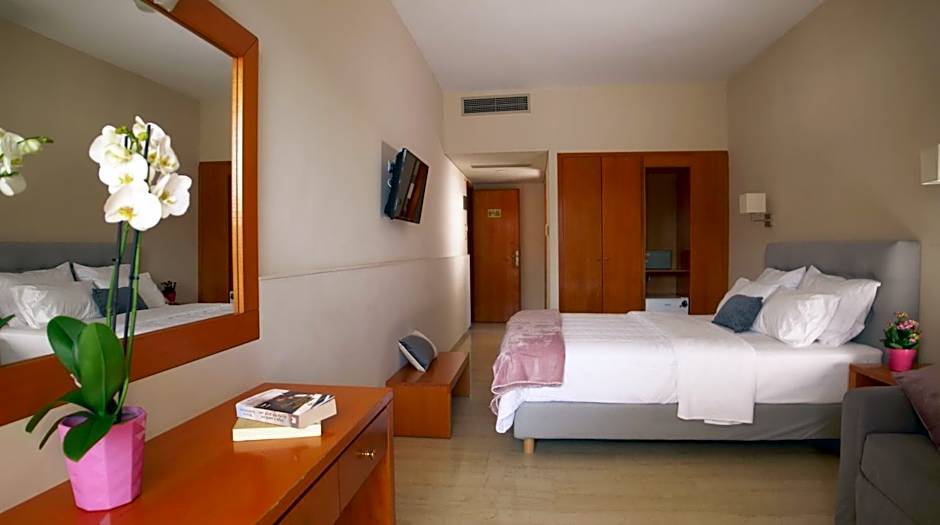 Antikyra Beach Hotel