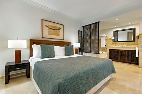Superior Two-Bedroom Apartment with Hot Tub and Ocean View