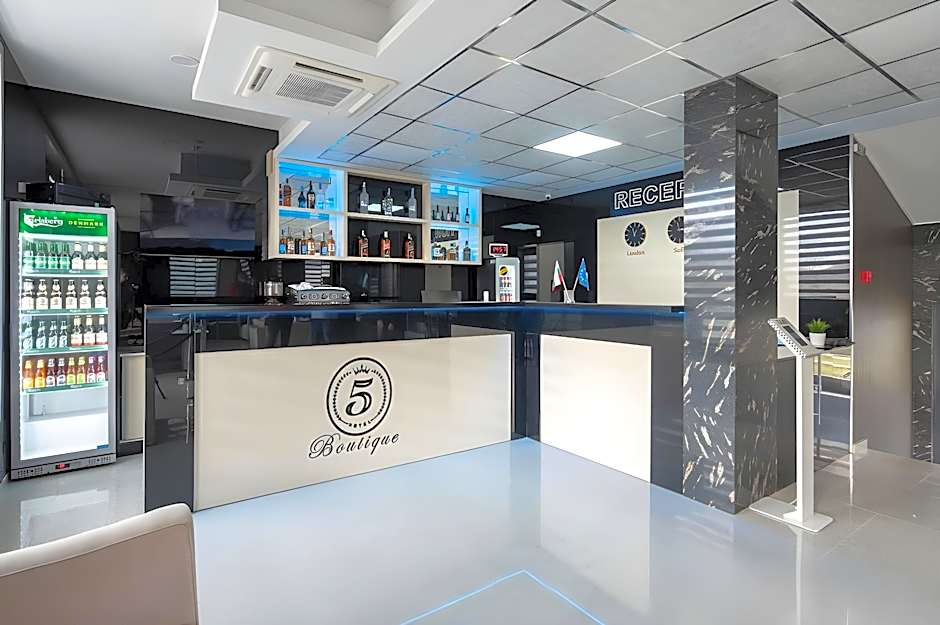 Hotel Boutique 5 - Free parking - Free breakfast - Free internet - EVSE