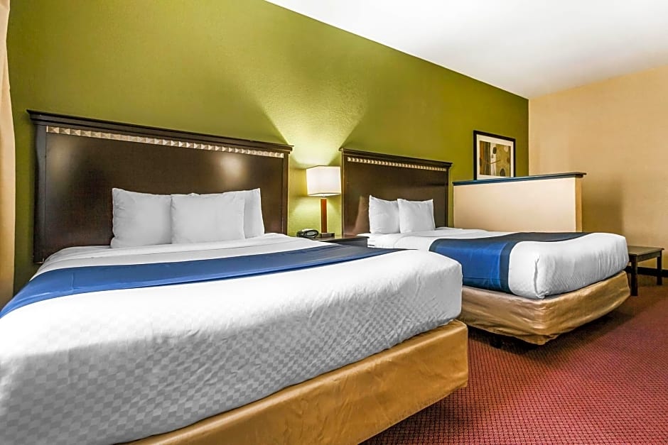 Rodeway Inn & Suites East/I-44
