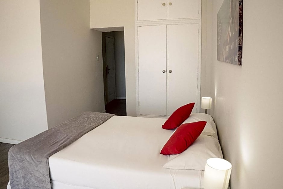 CLH Suites Domingos Ferreira