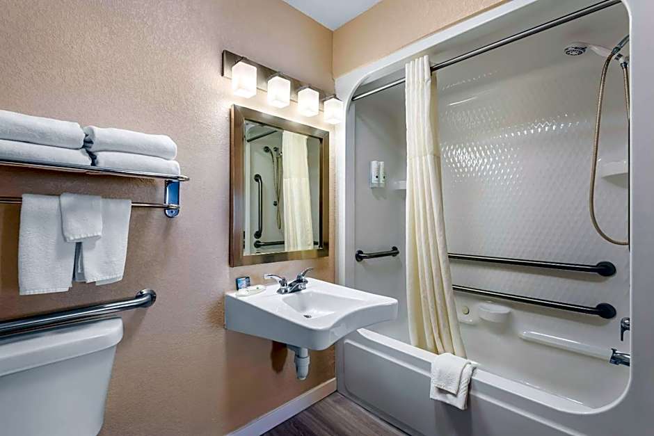 Quality Inn Waverly