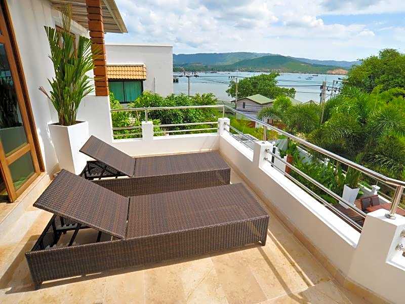 Villa Melitta, Pool, Beach, 360-SeaViews, 6-bed Thai Luxury on Best Location in Samui