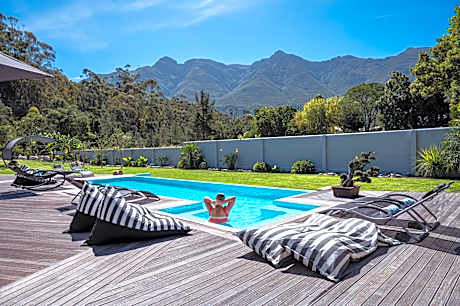 A Riverbed Guesthouse