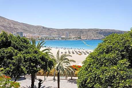 Seafront studio with beach view in the center of Los Cristianos