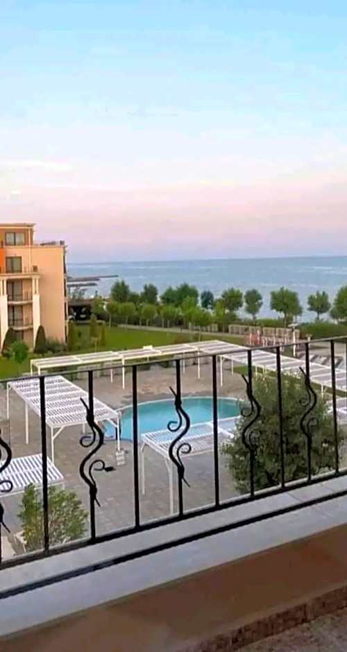 Premier Fort Beach 4