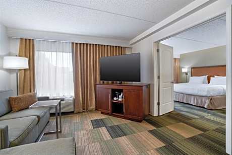 One-Bedroom King Suite with Whirlpool - Non-Smoking