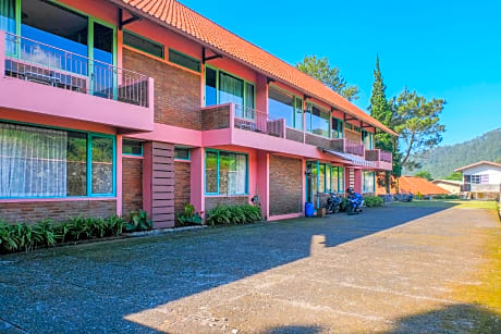 RedDoorz Syariah near Kopeng Treetop Adventure