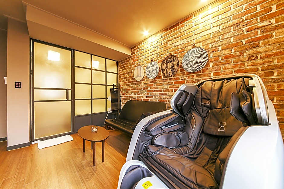 Changwon Brown-dot Hotel Myeongseo