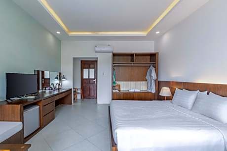 Deluxe Double Room with Pool View