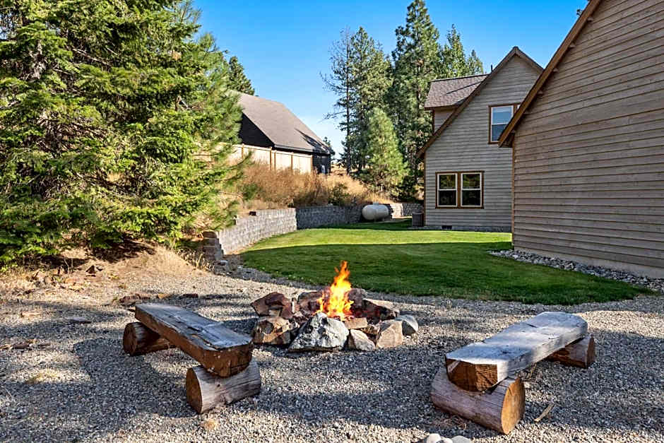 Dog-Friendly Ronald Vacation Rental Cabin!