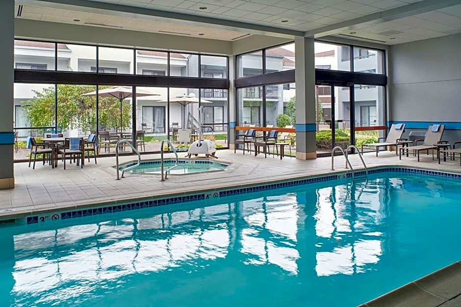 Courtyard by Marriott Detroit Troy