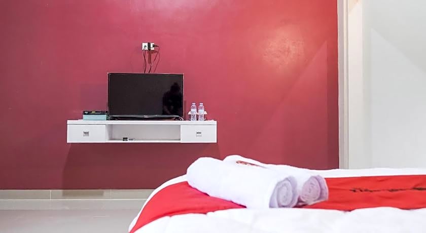 RedDoorz Syariah near Hajimena Lampung